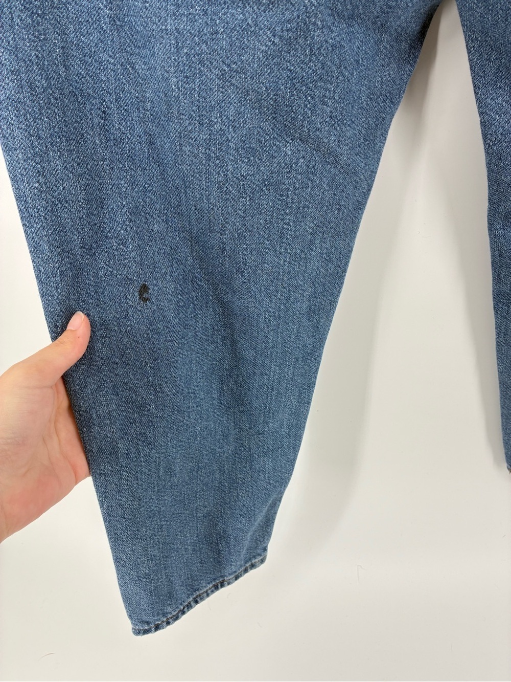 Levi's Women's High Rise Mom Blue Jeans Ripped Knee - Picture 10 of 10